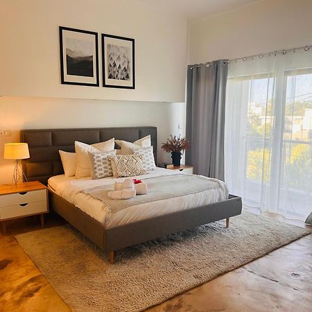 Modern Villa In Grand Bay - Short Walk To Beach エクステリア 写真
