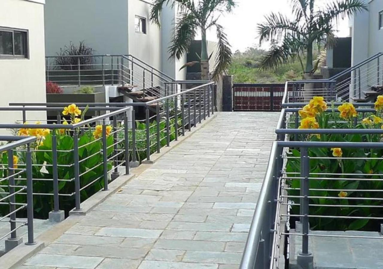 Modern Villa In Grand Bay - Short Walk To Beach エクステリア 写真
