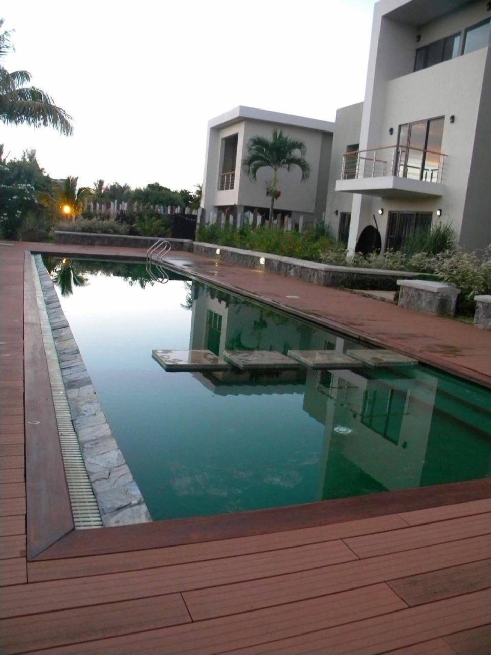 Modern Villa In Grand Bay - Short Walk To Beach エクステリア 写真