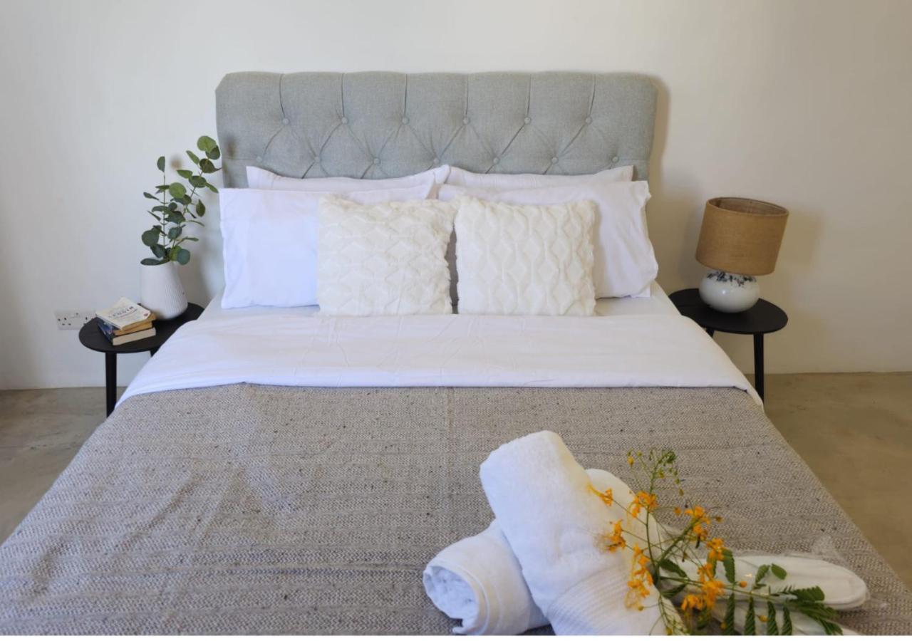 Modern Villa In Grand Bay - Short Walk To Beach エクステリア 写真