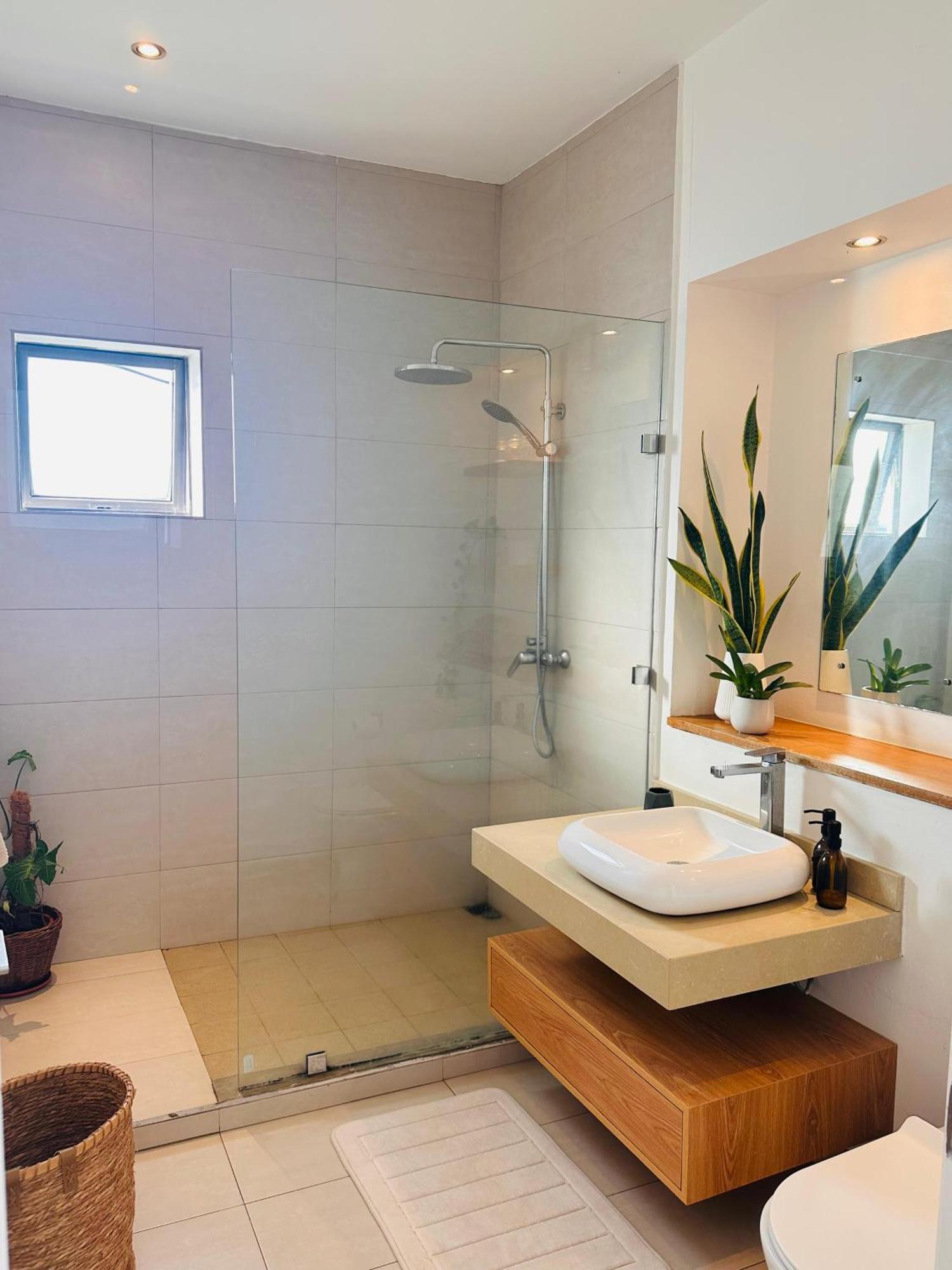 Modern Villa In Grand Bay - Short Walk To Beach エクステリア 写真