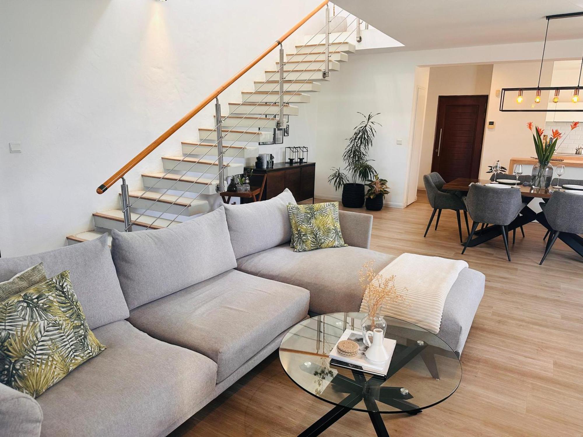 Modern Villa In Grand Bay - Short Walk To Beach エクステリア 写真