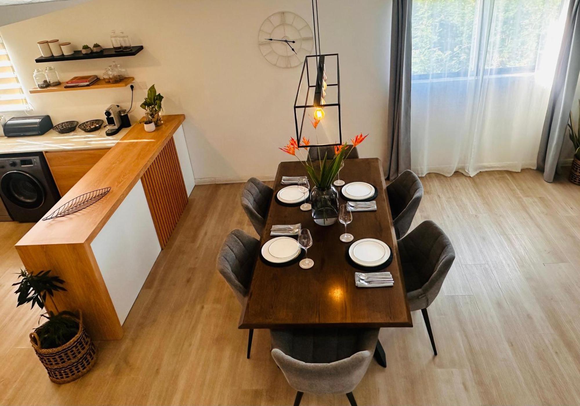 Modern Villa In Grand Bay - Short Walk To Beach エクステリア 写真