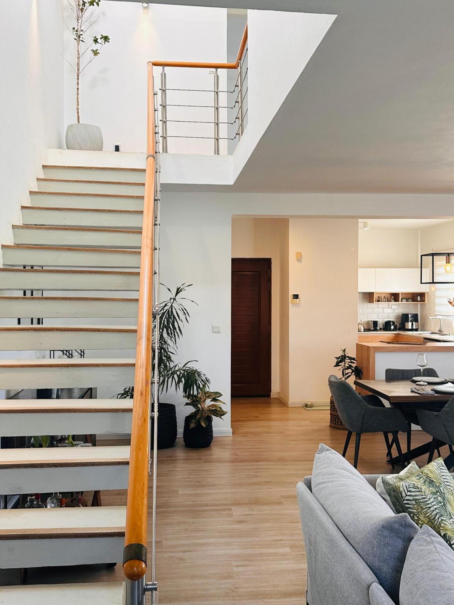 Modern Villa In Grand Bay - Short Walk To Beach エクステリア 写真