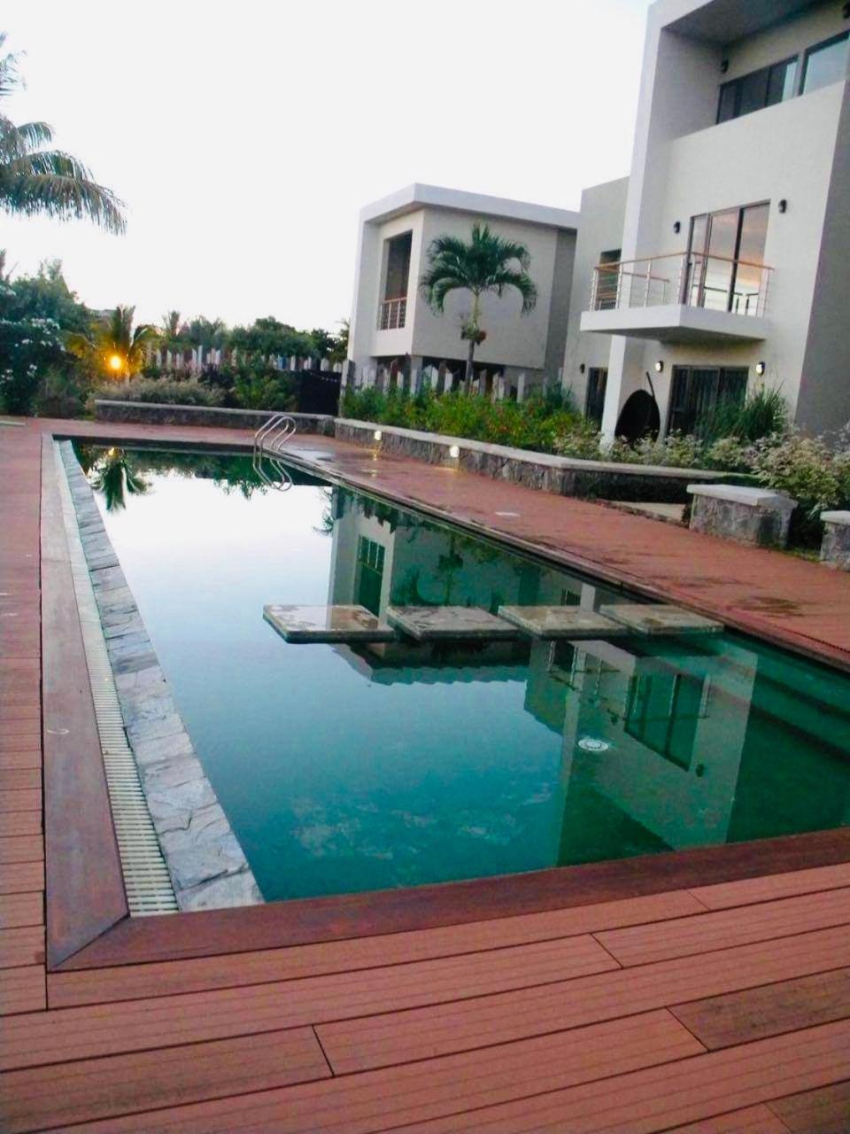 Modern Villa In Grand Bay - Short Walk To Beach エクステリア 写真